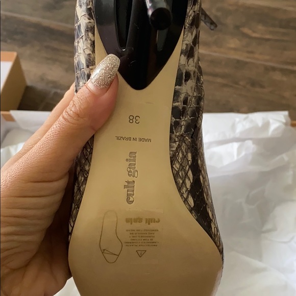 BNWB CULT GAIA SNAKESKIN BOOTIES - Picture 7 of 8